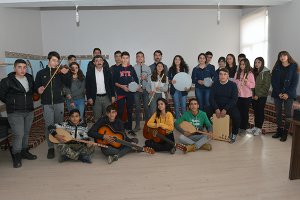 hozatli-ogrenciler-akustik-piyano-ile-tanisti--(3).jpg