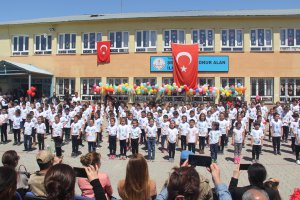 ovacikta-gecikmeli-23-nisan-kutlamasi-(5).jpg