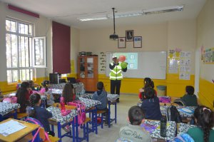 pertek-ilcesinde-trafik-haftasi-etkinlikleri-(4).jpg