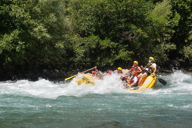 saglik-calisanlari-rafting-yapti-(10).jpg