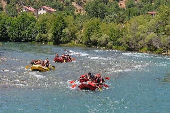 saglik-calisanlari-rafting-yapti-(13).jpg