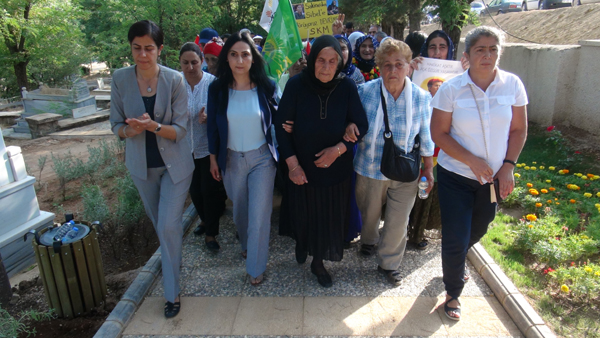 sakine-cansiz-anit-mezarinin-acilisi-gerceklesti-(2).jpg