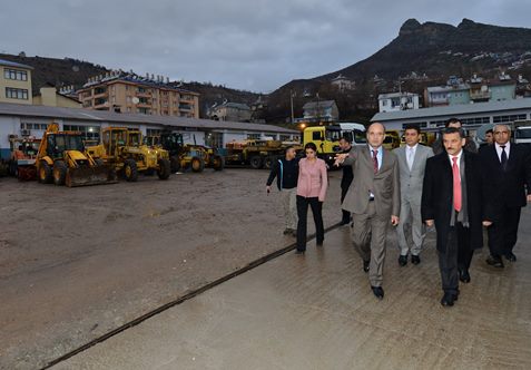 vali-kaymak,-himet-binalarini-denetledi-(4).jpg
