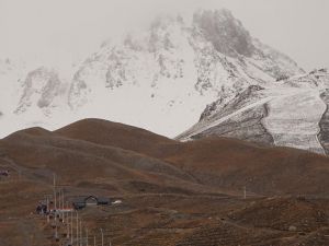 Erciyes'e mevsimin ilk karı yağdı