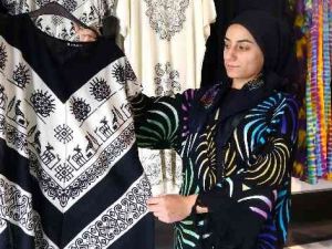 Modacılara rakip oldular: Yazma motifli kıyafetler yoğun ilgi görüyor