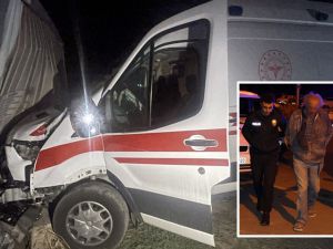 İçerisinde hasta ve sağlık personeli olan ambulansı kaçırdı