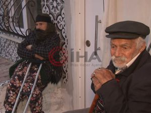Arnavutköy'de ev sahibinin oturdukları daireyi satmasıyla 84 yaşındaki çift dışarıda kaldı