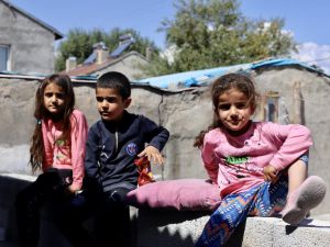 Kanserden eşini kaybeden baba, 3 çocuğuna hem annelik hem babalık yapıyor