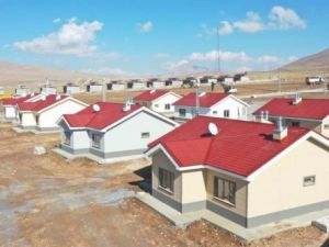 Van'daki deprem konutları için anahtar teslimi