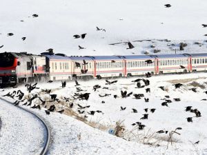 Turistik Doğu Ekspresi yolcuları trenle gidip uçakla dönüyor