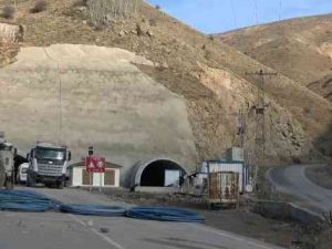 Türkiye'nin en uzun 3. tüneli kar düştüğünde tek tüpten hizmete açılacak