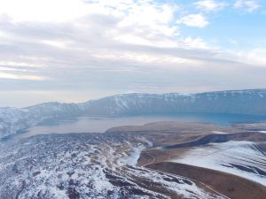 Dünyanın ikinci büyük kraterinde muhteşem kar manzaraları