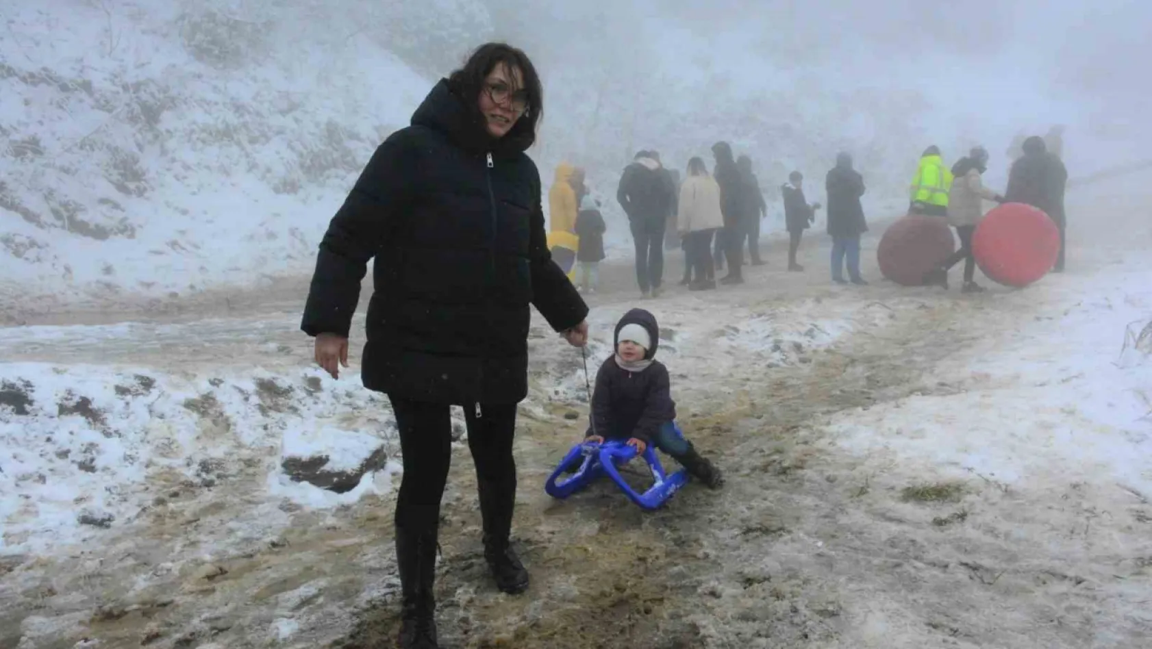 Beklenen kar gelince vatandaşlar soluğu Kartepe'de aldı