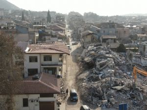 Hatay'da 'dünyanın aydınlatılan ilk caddesi' yerle bir oldu