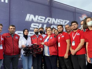 Bakan Yanık, İnsansız Sualtı Araştırma Aracı Proje standını ziyaret etti