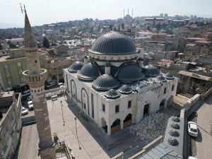 Depremde Hasar Gören Cami Minaresi Tehlike Oluşturuyor