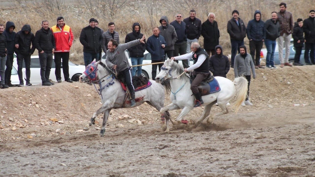 Ata sporu cirite fırtına bile engel olamadı