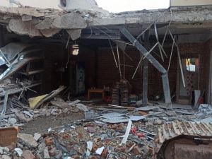 Çöken binadaki hasar gün ağarınca ortaya çıktı