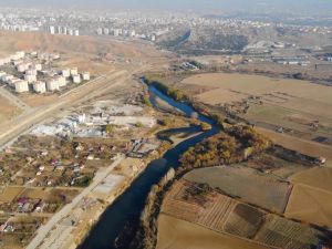 Türkiye'nin en uzun nehri Kızılırmak alarm veriyor: Su seviyesi azaldı, adacıklar ortaya çıktı