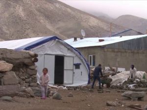 Erzurum'da depremzedelerin yaraları sarılıyor