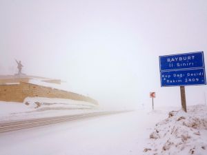 Kop dağında kar ve tipi ulaşımı olumsuz etkiledi