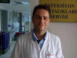 Prof. Dr. Selçuk Kaya: 'Omicron varyantının akciğerler boyutunda tahribat yapıcı bir etkisi şimdilik gözükmüyor'