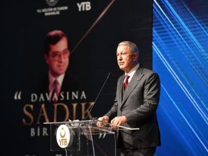 Bakan Akar: 'Yunanistan, kuzu postuna bürünerek mağdur imajı vermeye çalışmakta'
