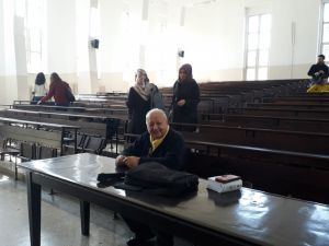 Türkiye'nin en yaşlı üniversite öğrencisi hukuk fakültesinden mezun olarak cübbe giymeyi bekliyor