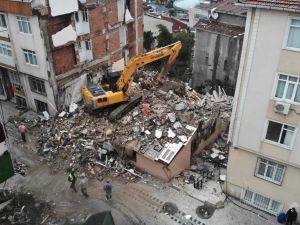 Üsküdar'da patlamanın binada bıraktığı tahribat havadan görüntülendi