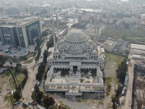 İzmir'in bitmeyen protokol camisi