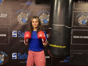 WBC gümüş kemer maçına çıkacak ilk Türk kadın boksör
