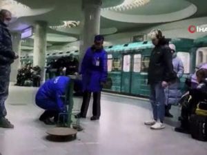 Ukrayna'da halk metro istasyonuna sığındı