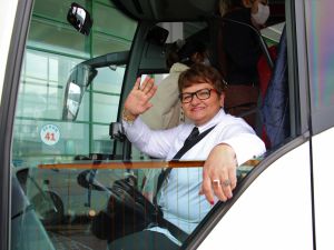 Nazan Kaptan 27 senedir otoyol çizgilerini ilmek ilmek dokuyor