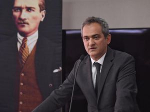 Milli Eğitim Bakanı Özer'den öğrencilere müjde