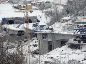 Yeni Zigana Tüneli inşaatında kara kışa rağmen çalışmalar tüm hızı ile devam ediyor