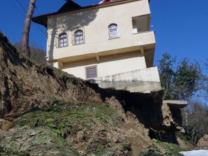 Giresun'da heyelan nedeniyle köylüler tedirgin