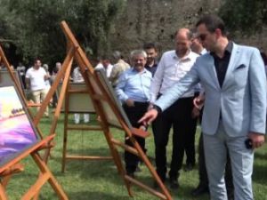 Genç ressamlar, ilk sergilerini tarihi konakta açtı