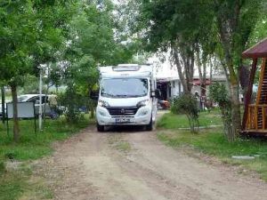Sinop'ta sezonun ilk karavan kafilesi, çiçek ve lokumla karşılandı
