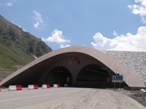 Ovit Tüneli ile ulaşım Rize-Erzurum arasında 4 yıldır yaz kış aksamıyor
