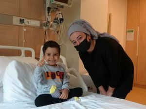 5 yaşındaki çocuk, annesinin böbreğiyle hayata tutundu