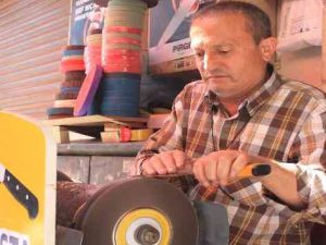 Kurban Bayramı öncesi 60 yıllık bıçak ustasından ‘işi bilene gidin” uyarısı
