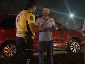 Alkollü sürücü ortalığı karıştırdı: 'Boynumu kes üflemem'