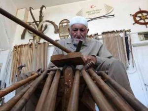 82 yaşındaki ustadan sanat eseri bastonlar
