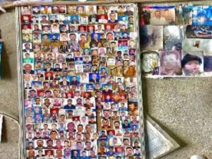 Oto lastik ustası müşterilerinden aldığı bir iki fotoğrafla 44 yıldır fotoğraf topluyor
